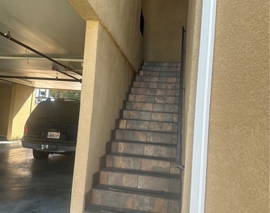14233 Tiara Street - Photo Thumbnail 4