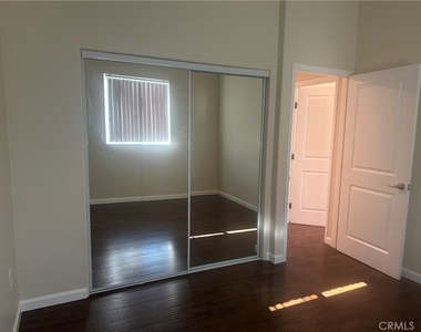 14233 Tiara Street - Photo Thumbnail 14