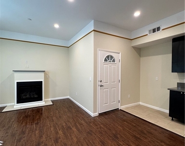 14233 Tiara Street - Photo Thumbnail 8