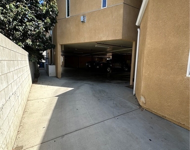 14233 Tiara Street - Photo Thumbnail 1