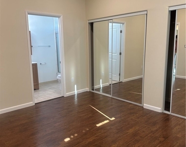 14233 Tiara Street - Photo Thumbnail 15