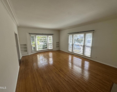 368 Crescent Drive - Photo Thumbnail 4