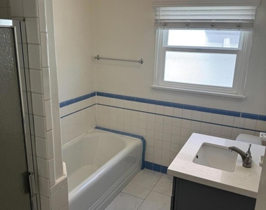 368 Crescent Drive - Photo Thumbnail 9