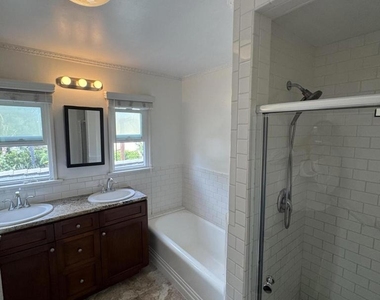 368 Crescent Drive - Photo Thumbnail 7