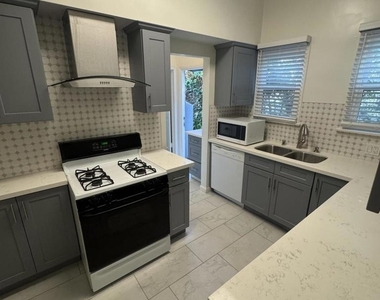 368 Crescent Drive - Photo Thumbnail 2