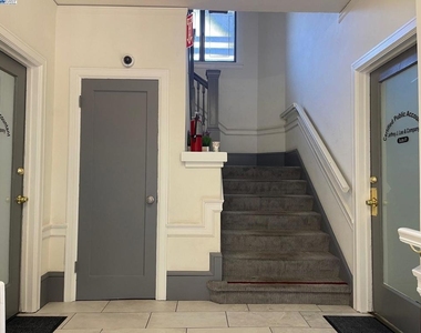 370 Grand Ave - Photo Thumbnail 2