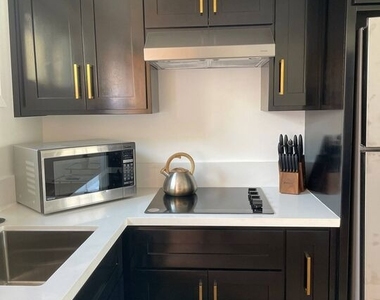 4313 1/2 W 59th Street - Photo Thumbnail 4