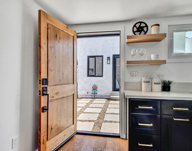 4313 1/2 W 59th Street - Photo Thumbnail 2