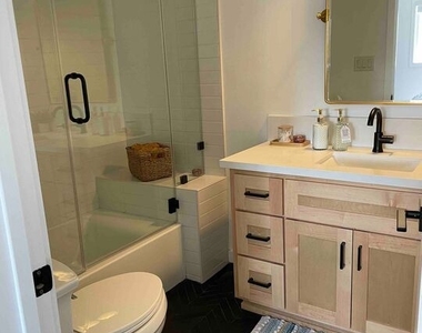 4313 1/2 W 59th Street - Photo Thumbnail 7