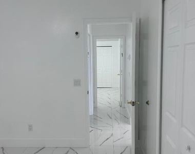3158 Sw Martin Street - Photo Thumbnail 9