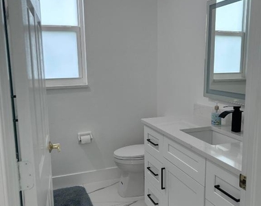 3158 Sw Martin Street - Photo Thumbnail 8