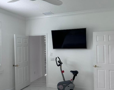 3158 Sw Martin Street - Photo Thumbnail 4