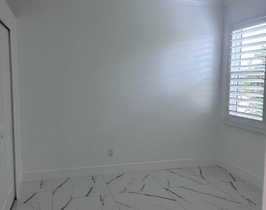 3158 Sw Martin Street - Photo Thumbnail 10