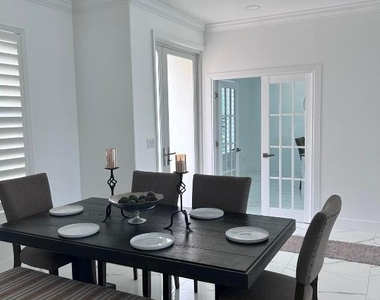 3158 Sw Martin Street - Photo Thumbnail 5