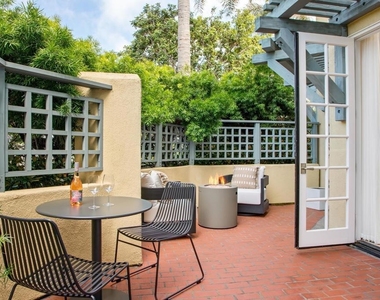 7729 Ivanhoe Avenue - Photo Thumbnail 4