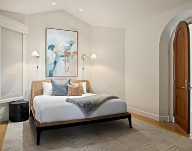 7729 Ivanhoe Avenue - Photo Thumbnail 16