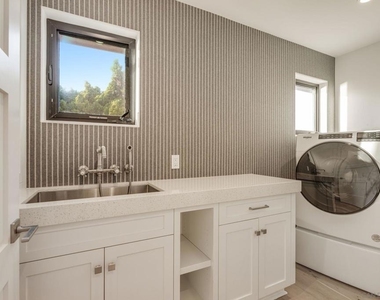 282 Neptune Avenue - Photo Thumbnail 40