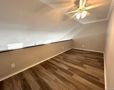 111 Horizon View Drive - Photo Thumbnail 2