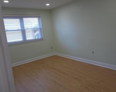 8303 Ridgeway Street - Photo Thumbnail 14