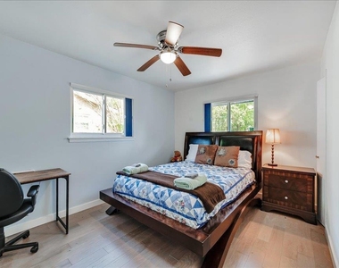 8001 Briarwood Ln - Photo Thumbnail 14