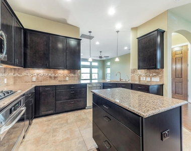 826 San Remo Blvd - Photo Thumbnail 6