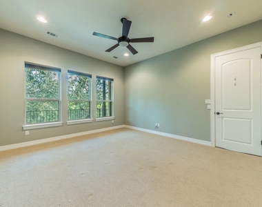826 San Remo Blvd - Photo Thumbnail 9