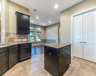 826 San Remo Blvd - Photo Thumbnail 5