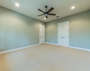826 San Remo Blvd - Photo Thumbnail 10