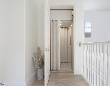 4740 Stratford Court - Photo Thumbnail 2