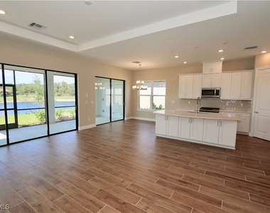 8437 Rosa Court - Photo Thumbnail 3