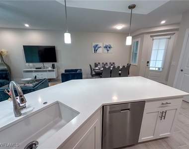 220 Indies Dr E - Photo Thumbnail 15