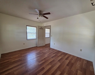 22884 Oakmont Drive - Photo Thumbnail 12