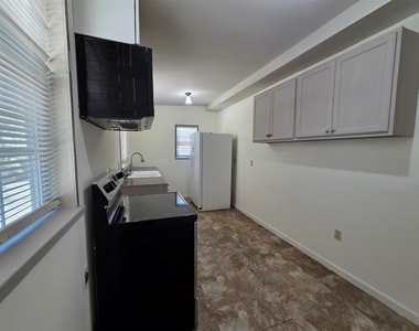 22884 Oakmont Drive - Photo Thumbnail 16