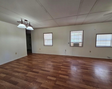 22884 Oakmont Drive - Photo Thumbnail 8