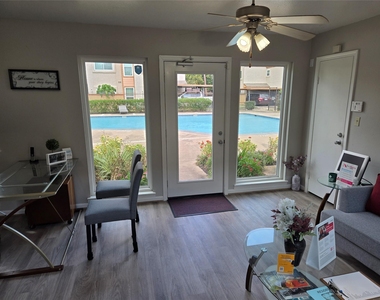 13210 Old Richmond Road - Photo Thumbnail 6