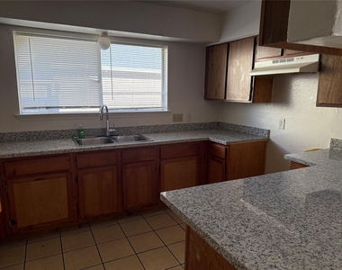 2114 W Greens Road - Photo Thumbnail 8