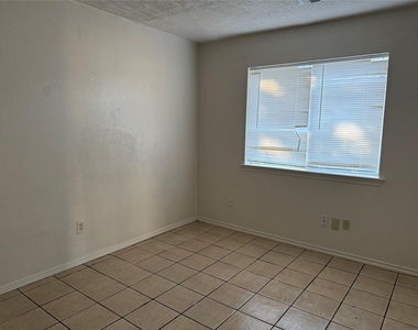2114 W Greens Road - Photo Thumbnail 4