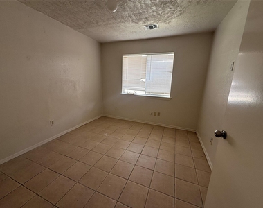 2114 W Greens Road - Photo Thumbnail 7