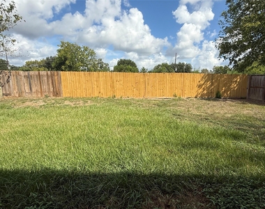 2114 W Greens Road - Photo Thumbnail 15