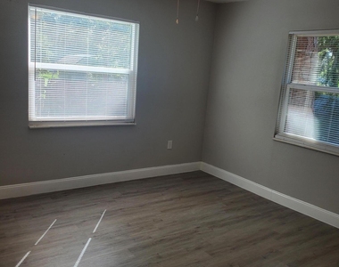 1105 Santa Rosa Drive - Photo Thumbnail 12