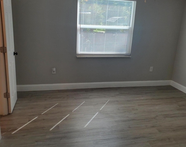 1105 Santa Rosa Drive - Photo Thumbnail 13