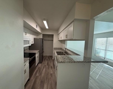 7200 W T C Jester Boulevard - Photo Thumbnail 9