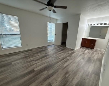 7200 W T C Jester Boulevard - Photo Thumbnail 3