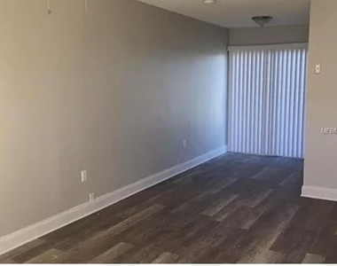 7413 Villas Oak Court - Photo Thumbnail 2