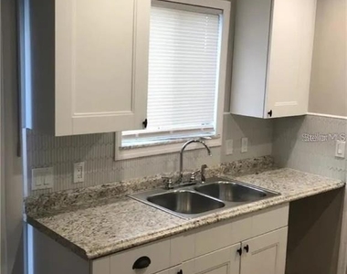 7413 Villas Oak Court - Photo Thumbnail 4