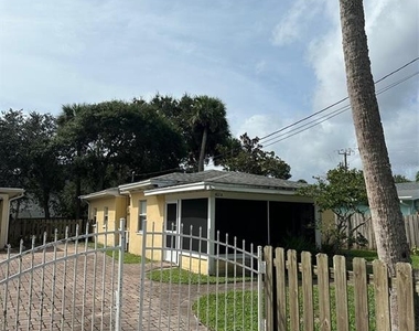 401 Oakwood Avenue - Photo Thumbnail 1