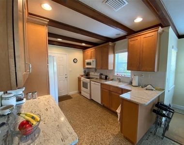 401 Oakwood Avenue - Photo Thumbnail 8