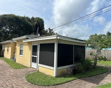 401 Oakwood Avenue - Photo Thumbnail 2