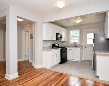 1028 Ne 3rd Avenue - Photo Thumbnail 2