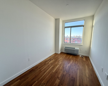 184 Noll Street - Photo Thumbnail 7